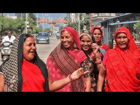 आजीविका मिशन: मध्यप्रदेश में महिलाएं अब निर्भर नहीं, निर्माता बन रही