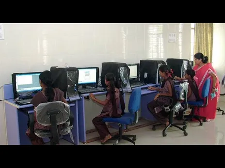 एजुकेशन में इनोवेशन: स्कूलों में हाईटेक कम्प्यूटर लैब