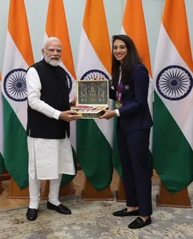 PM Modi Meets Women’s World Cup Champions