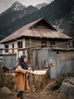 Kabir Khan encounters a little Smriti Mandhana fan in Kashmir, cricketer reacts