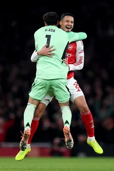 Premier League: Arsenal thrash Villa to end year 5 points clear at the top