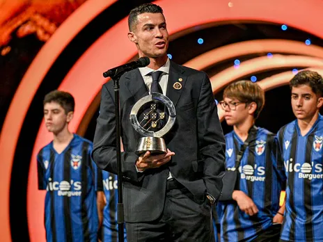 Cristiano Ronaldo receives Platinum Quinas trophy 