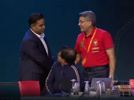 Akash Ambani with RCB team management