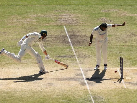 Rishabh Pant run-out of Mitchell Starc