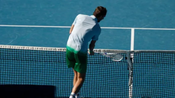 Daniil Medvedev smashes net camera with racquet 