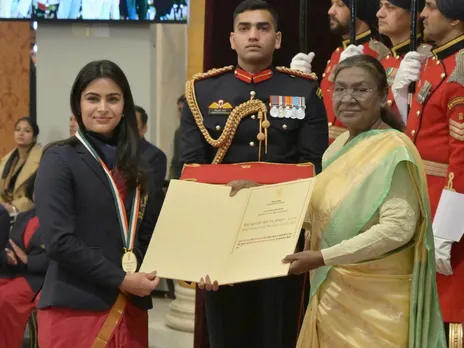 WATCH: Manu Bhaker receives Major Dhyan Chand Khel Ratna Award from Indian President