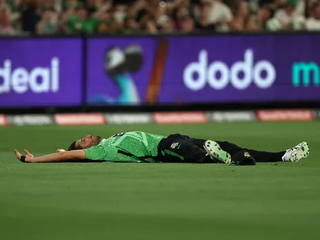 Marcus Stoinis takes amazing running catch to dismiss Caleb Jewell