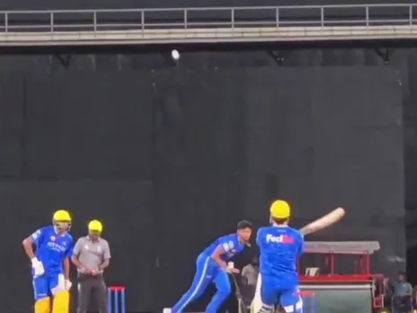 MS Dhoni helicopter shot