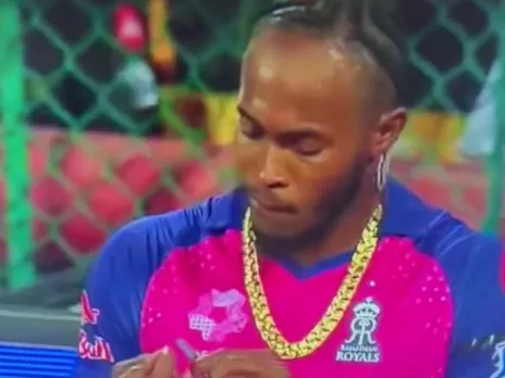 Jofra Archer manicure during RCB vs RR game