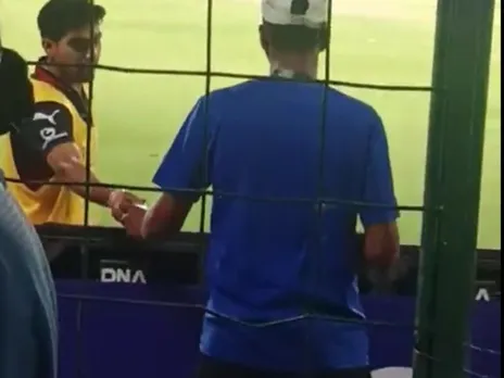 DC vs RCB: Swastik Chikara gives water to fans