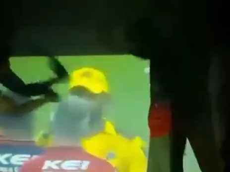 RCB fans insult MS Dhoni