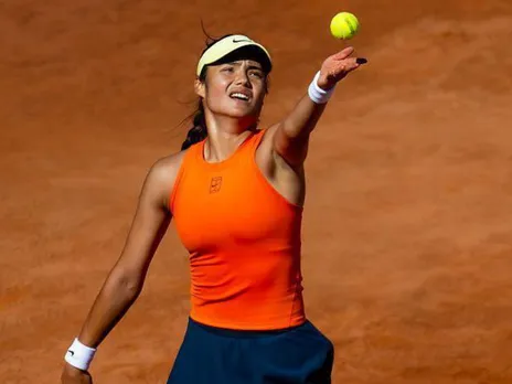 Emma Raducanu Rehydrates Clay Surface