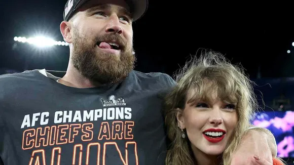  Taylor Swift and her boyfriend Travis Kelce