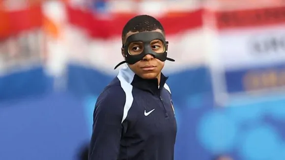 Kylian Mbappe black mask (Source : X)
