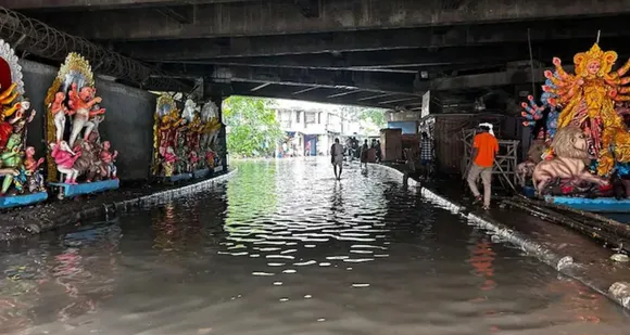 Record rainfall floods Kolkata and disrupts Durga Puja preparations