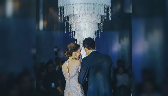 This Wedding Cake Hanging from the Ceiling Has Took Internet By Storm