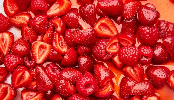 Get A Healthy And Glowing Skin With Strawberries