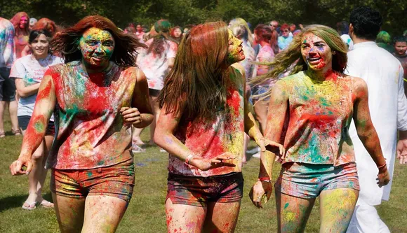 This Holi Follow These Tips To Avoid Hair Damage