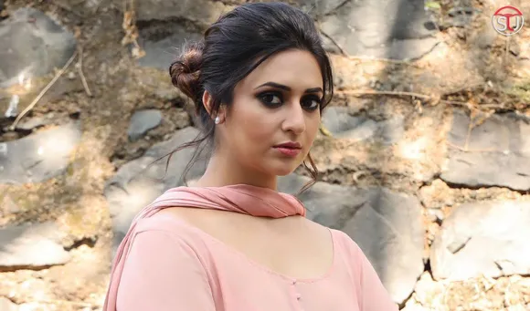 Divyanka Tripathi Retorts With Classy Reply For Not Wearing Dupatta