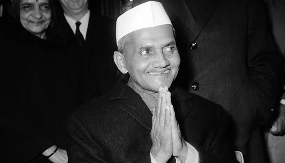 Lal Bahadur Shashtri- The Man Who Quit Education, Surname, And Money For Nation
