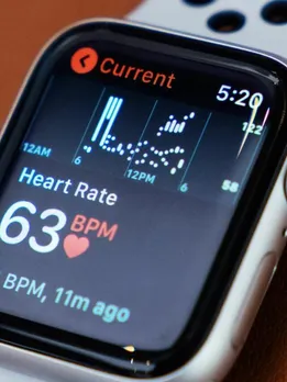 Apple Watch Alerts Pregnant Woman of High Heart Rate, Saves Her and Unborn Baby's Lives