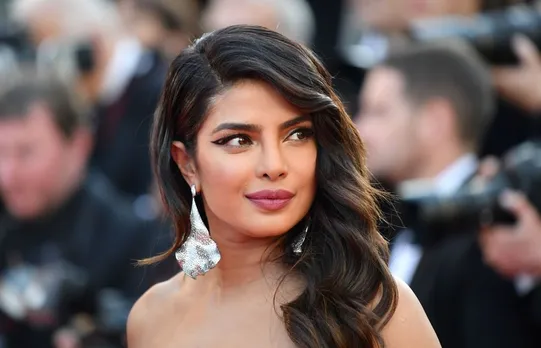 Priyanka Chopra Looks SEXY In Her New Look In White Strapless Dress, Fans Say ‘Nick Jonas Is So Lucky’