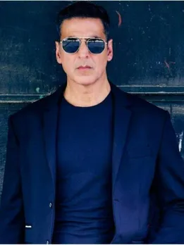 Akshay Kumar Sustains Knee Injury on Sets of 