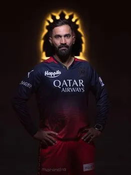 RCB Finisher Dinesh Karthik Announces Return to his Favorite Job Ahead of IPL 2023!!