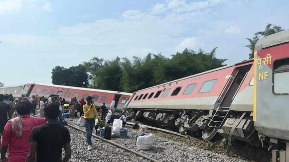 Uttar Pradesh CM Yogi Adityanath Announces Help On Gonda Train Accident, Railway Issues Helpline Number