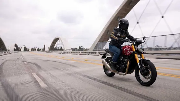 Triumph Motorcycles and Bajaj Auto Offer Anniversary Discounts on 400cc Models