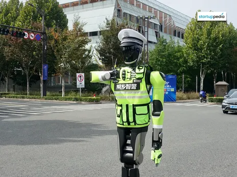 Chinese AI traffic police robot Hangxing-1