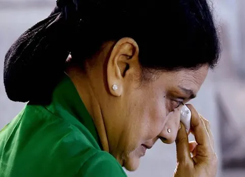 'நாம விட்டுவிடக் கூடாது': கருணாஸிடம் சசிகலா சொன்னது என்ன?