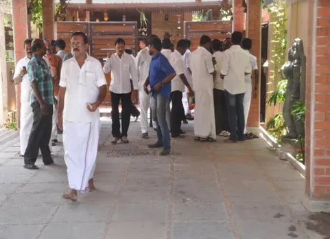 நிமிடத்திற்கு நிமிடம் மாறும் காட்சிகள்; தினகரன் அணியில் குவியும் எம்.எல்.ஏ.க்கள்