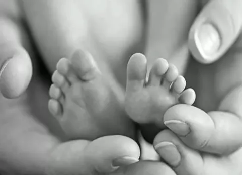 நான்கு கால்களுடன் பிறந்த ஆண் குழந்தை; பிரத்யேக புகைப்படம்!