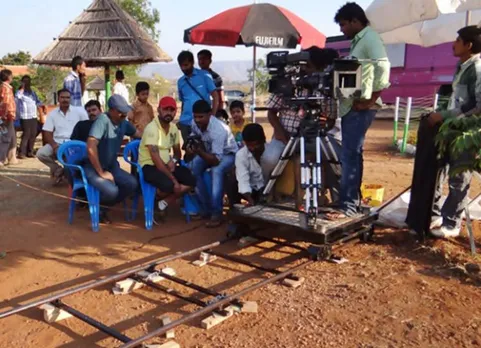 நாளை முதல் ஃபெப்சி ஸ்டிரைக்! திட்டமிட்டப்படி ஷூட்டிங் நடக்கும்: தயாரிப்பாளர் சங்கம் அதிரடி!