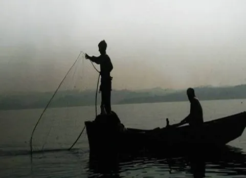 தமிழக மீனவர்கள் 8 பேரை கைது செய்த இலங்கை கடற்படை