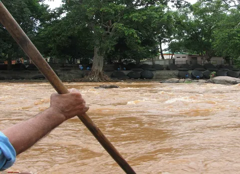 ஆற்றில் மூழ்கிய 8 நண்பர்களை காப்பாற்றிவிட்டு உயிரைவிட்ட இளைஞர்