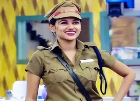 பிக் பாஸ் ஓவியாவுக்கு ஓட்டு கேட்கும் ஸ்வீட் கடை!