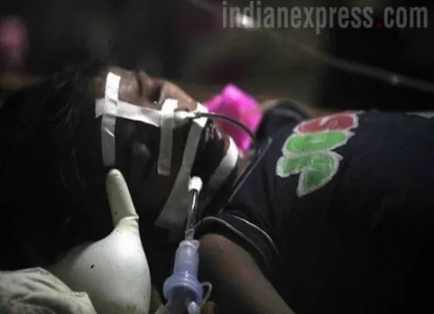 கோரக்பூர் மருத்துவமனை அவலம்: முதல்வர் பதவி விலக எதிர்க்கட்சிகள் வலியுறுத்தல்