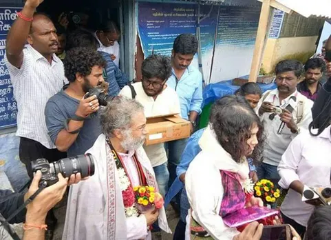 மகிழ்ச்சி செய்தி: கடும் எதிர்ப்புகளை கடந்து காதலரை மணந்தார் இரோம் சர்மிளா, மணப்பெண் தோழியாக இயக்குநர் திவ்யபாரதி