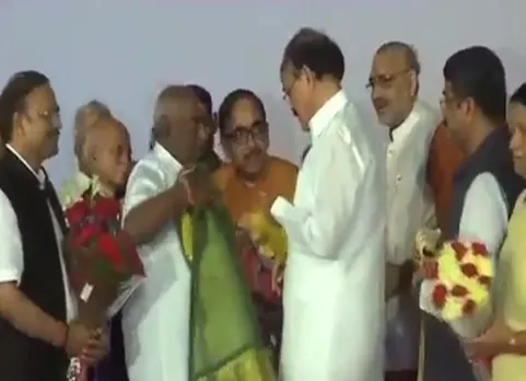 அமைச்சர் பொன்.ராதாகிருஷ்ணனை அவமானப்படுத்தினாரா துணை ஜனாதிபதி வெங்கையா நாயுடு? வைரலாகும் வீடியோ