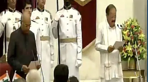வெங்கையா பதவியேற்பு : அருண் ஜெட்லி நகைச்சுவை ‘கமெண்ட்’