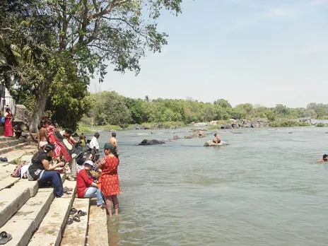 Kaveri_banks_near_Nimishamba_temple,_Mysore (1)