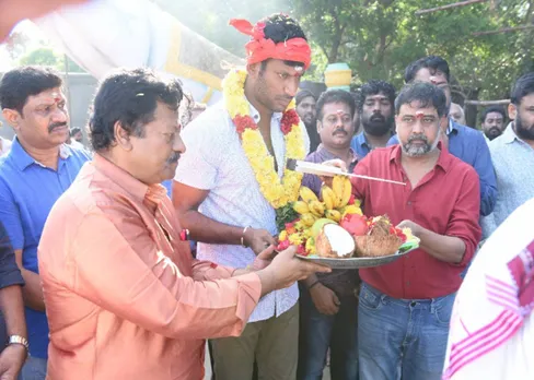 'சண்டக்கோழி 2' பூஜையுடன் இன்று ஆரம்பமானது!