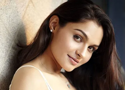 actress andrea, Aval tamil movie,