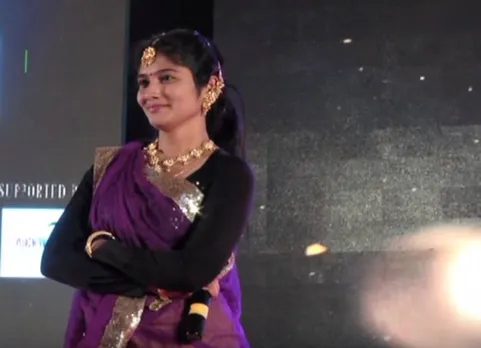 ஜேப்பியார் கல்லூரியில் "பிக்பாஸ்" ஜூலி போட்ட குத்தாட்டம்! ஓவியா ஆர்மி செய்த ஆர்ப்பாட்டம்!