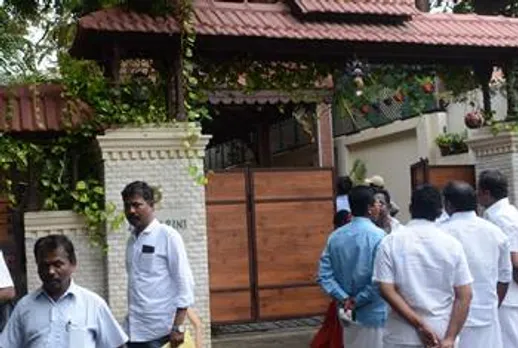 vk Sasikla, TTV Dhinakaran, Income tax department, IT raids,Jayalalitha, Kodanad estate, jeya tv