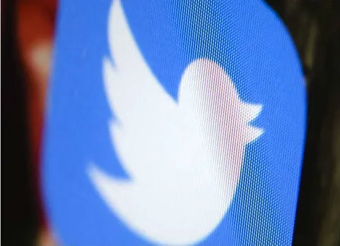 Twitter, Facebook, doubles character,