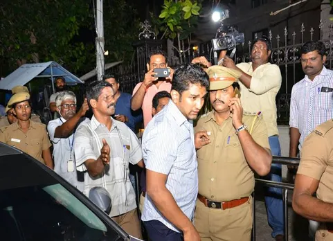 ,vivek jeyaraman, poes garden,jayalalitha, IT Raid in Poes garden