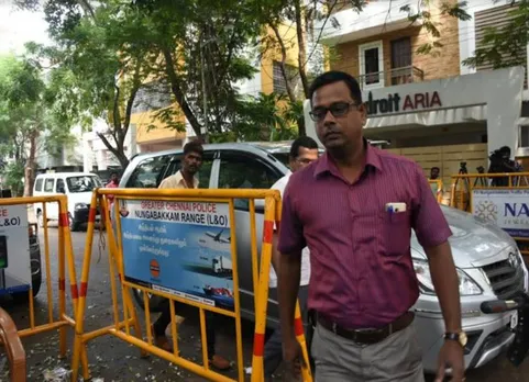 நான்காவது நாளாக தொடரும் சோதனை! சசிகலா உறவினர்கள் வீடுகள், அலுவலகங்களில் விடியவிடிய அதிகாரிகள் ஆய்வு!